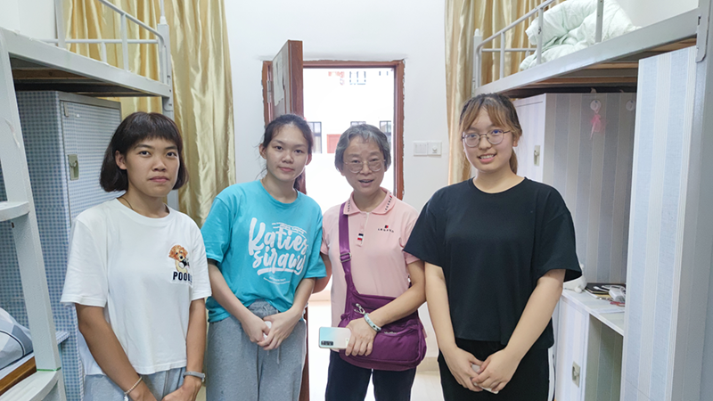 旅游学院开展新生宿舍走访工作