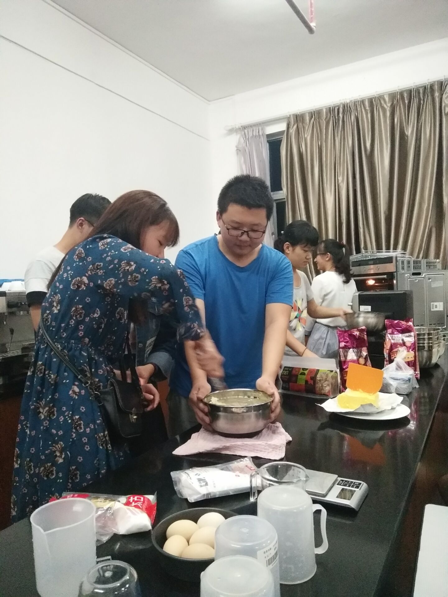 旅游学院专业拓展兴趣小组系列活动之西点调制小组活动简报