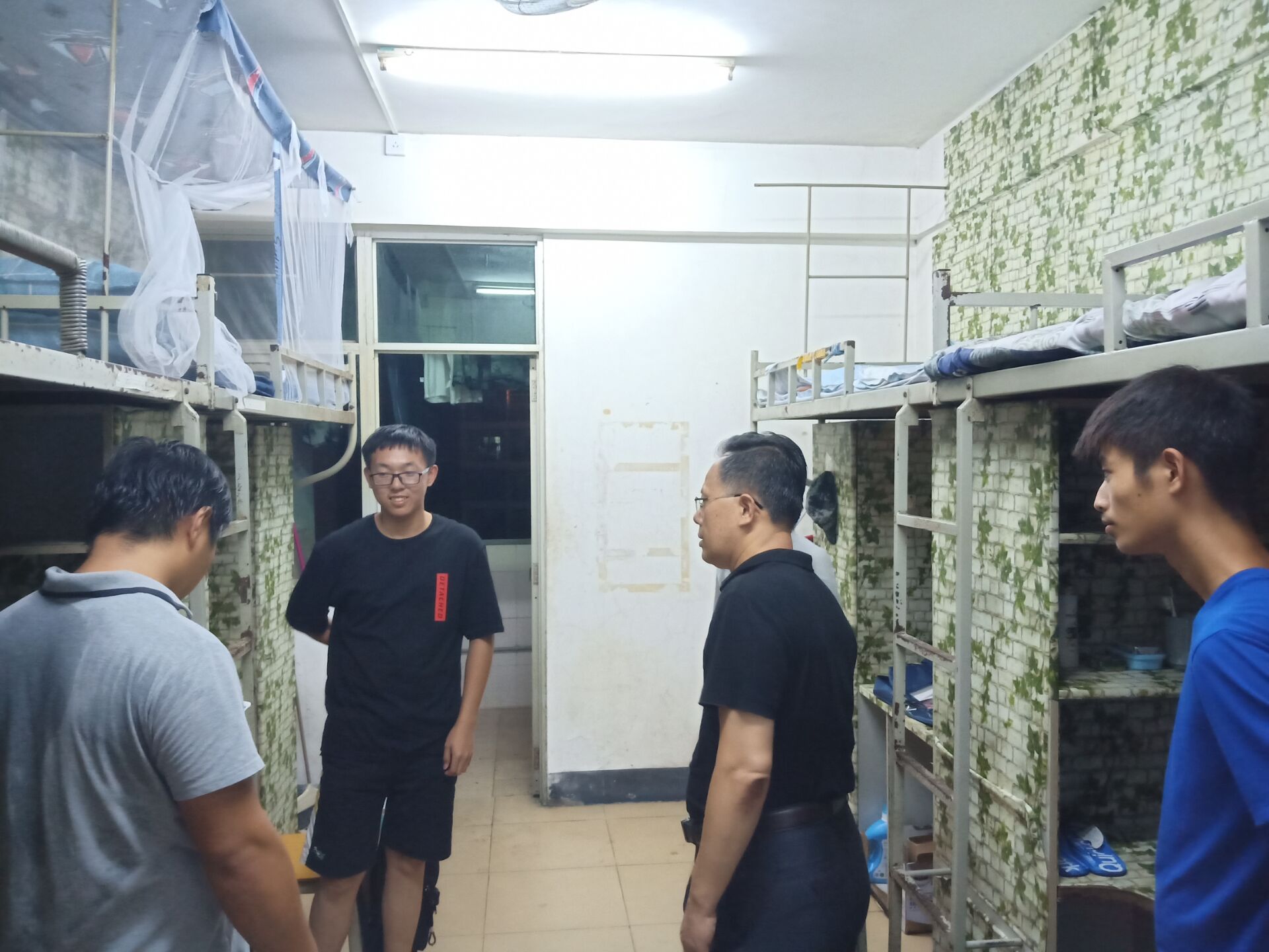 旅游学院走访新生宿舍