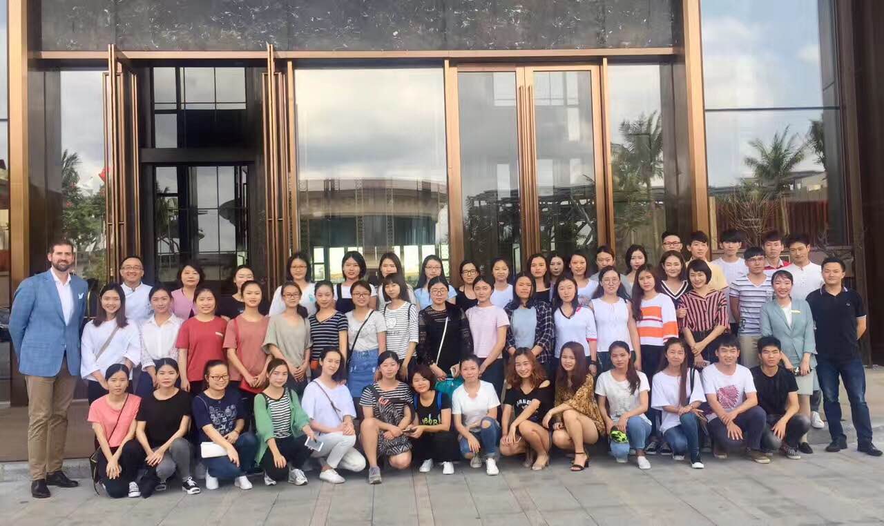 旅游学院组织学生赴海口丽思卡尔顿酒店见习