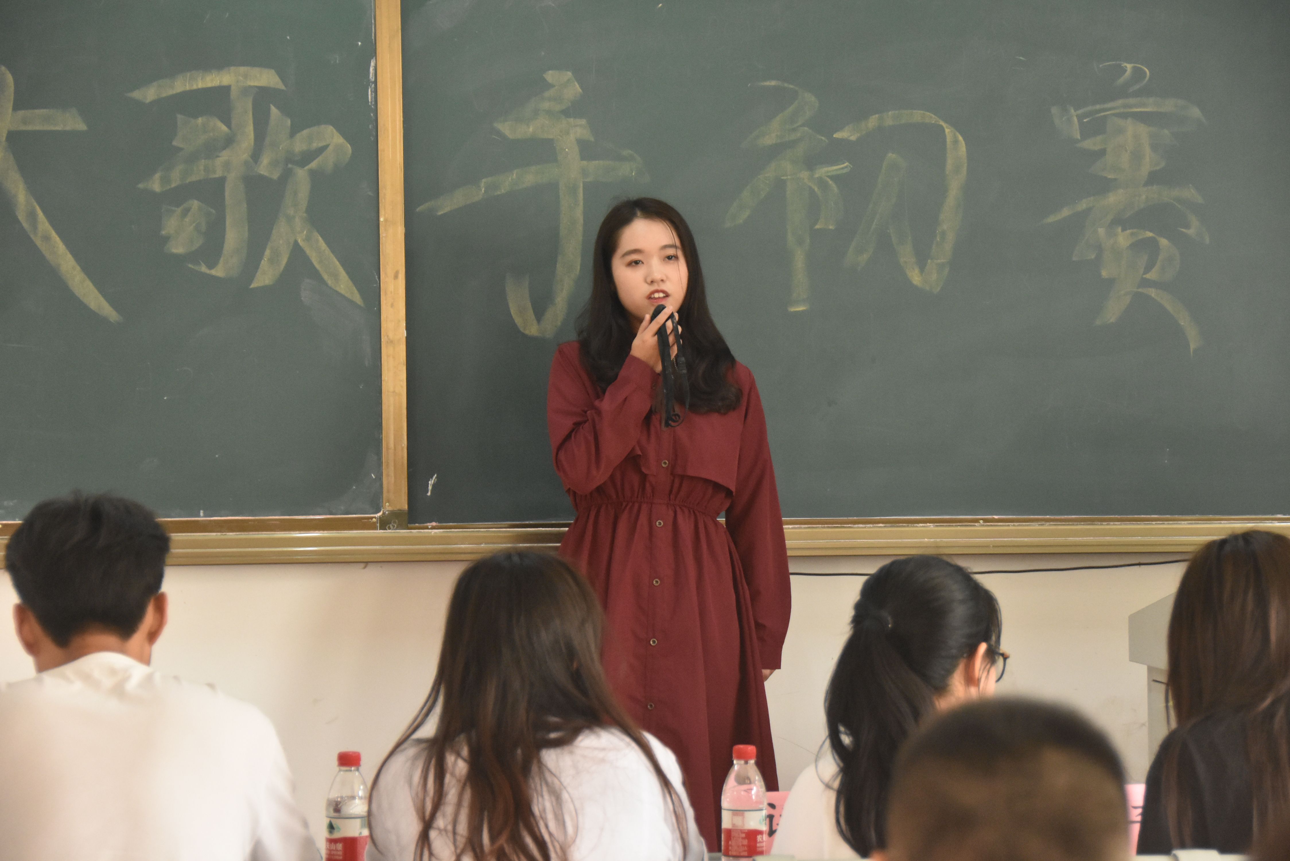 旅游学院举办十大歌手初赛