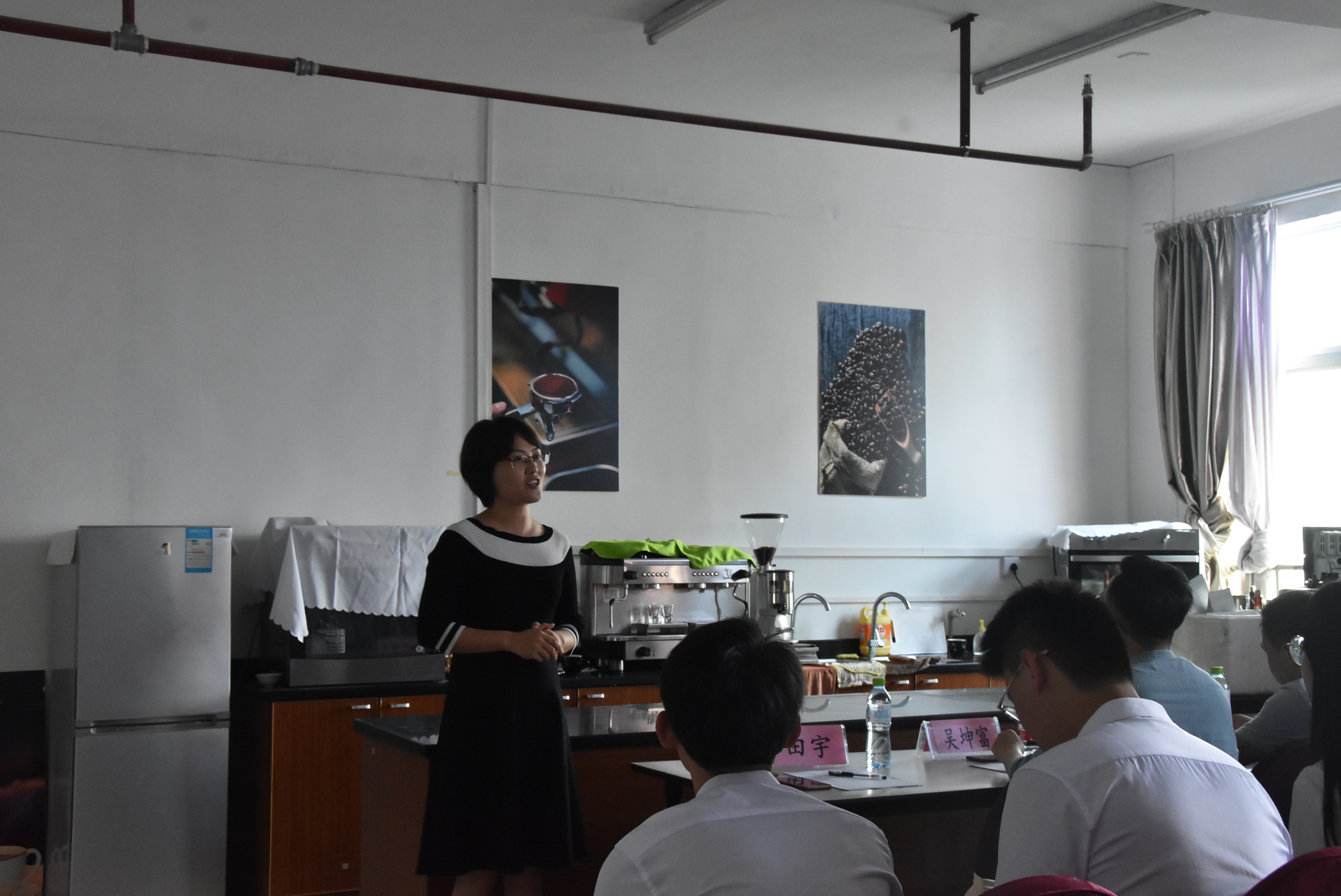 旅游学院举办创意咖啡制作大赛决赛