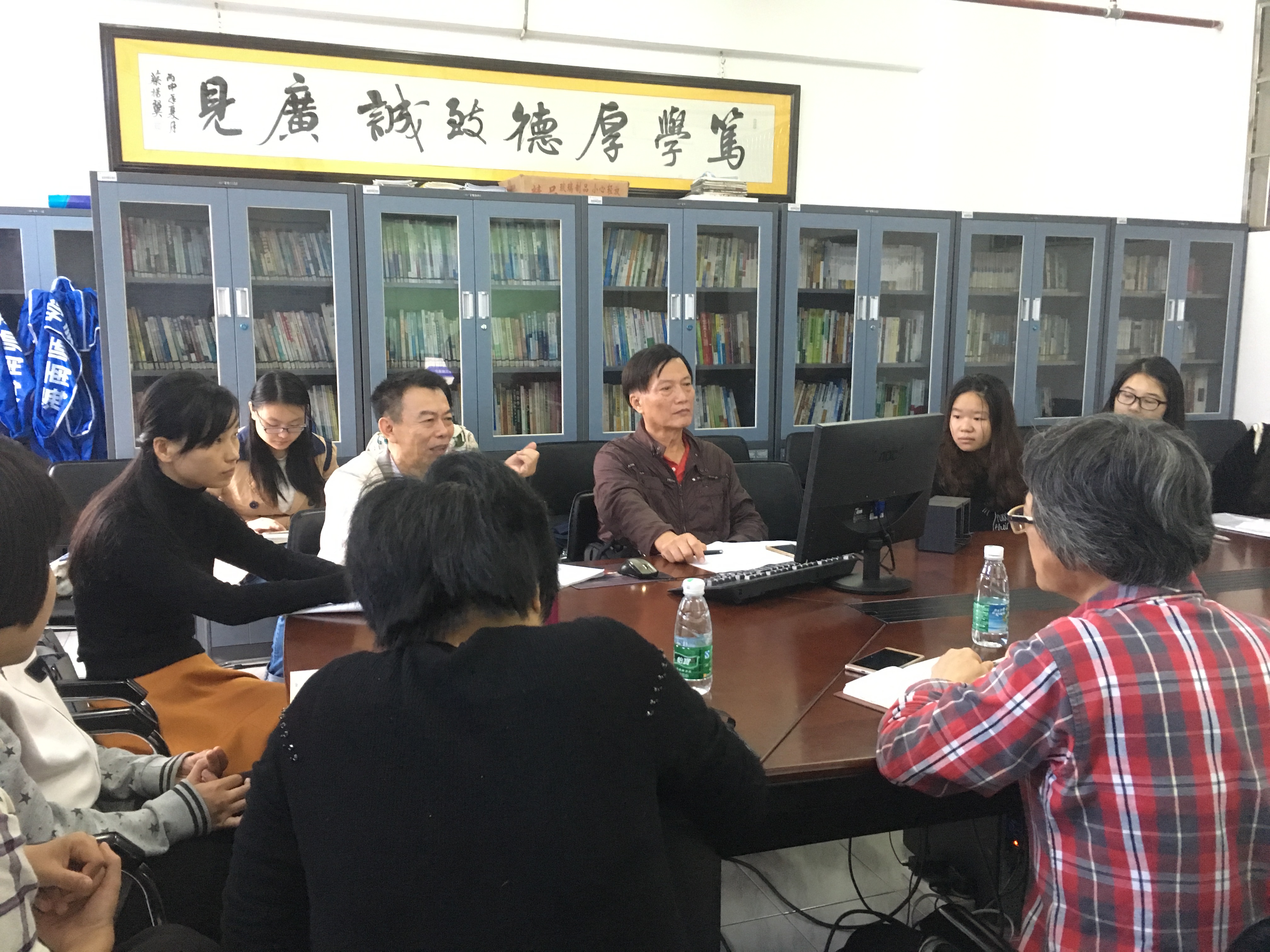 旅游学院召开期中教学学生座谈会