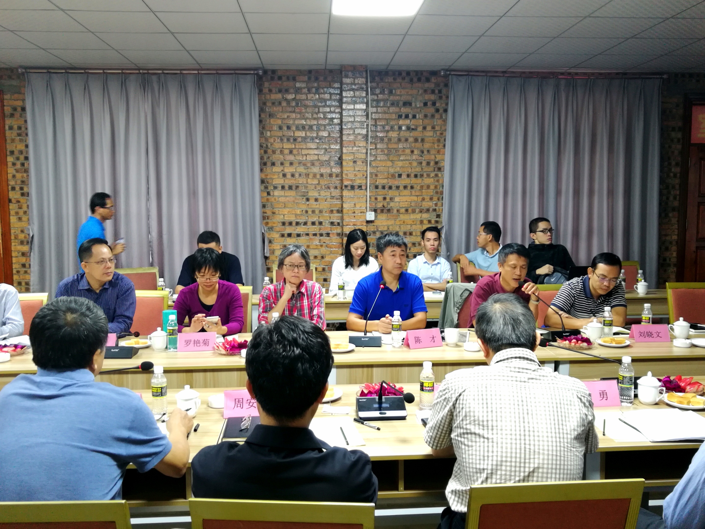 旅游学院举办“海南乡村旅游与精准扶贫”研讨会