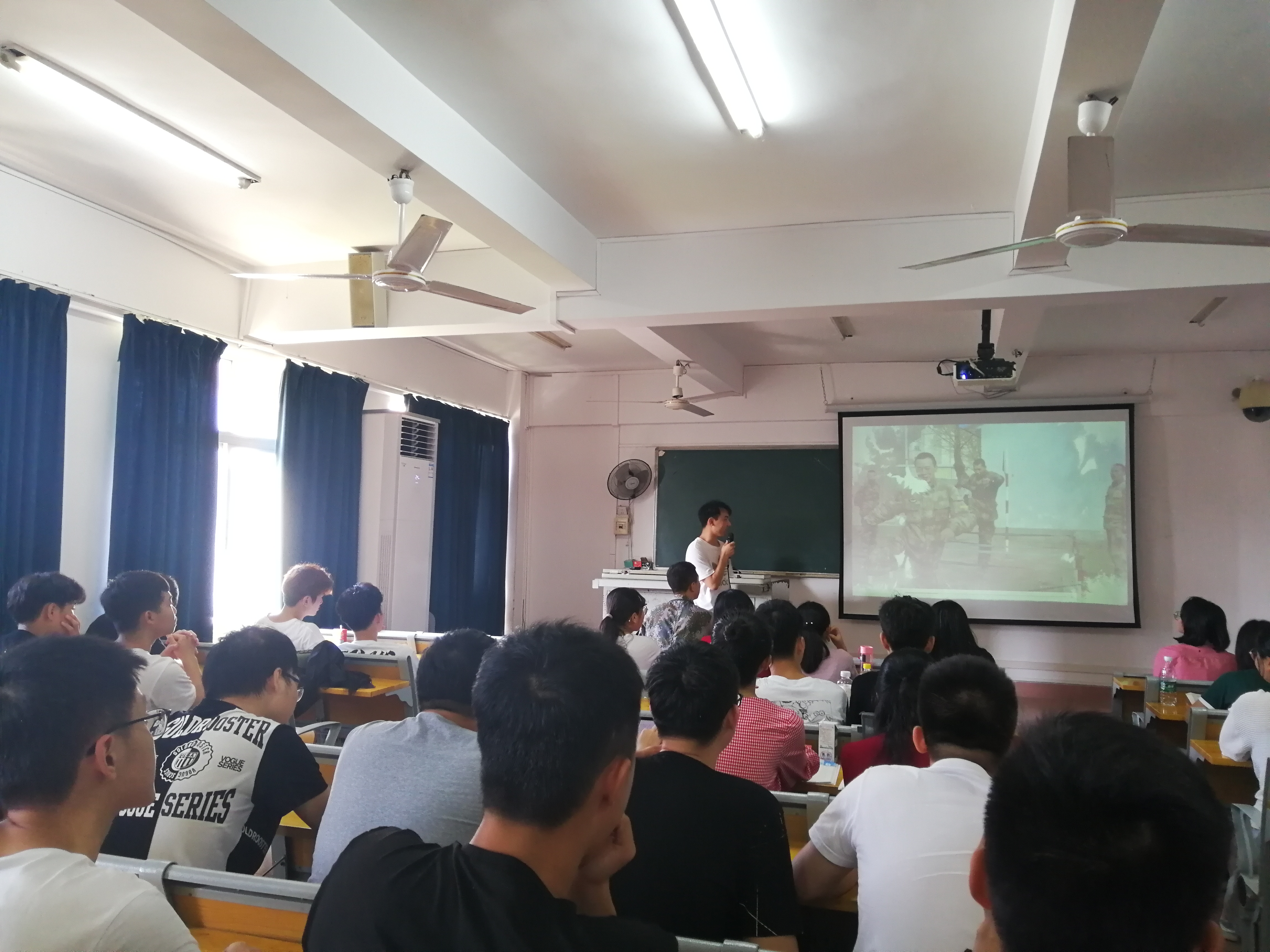 旅游学院举办征兵宣讲会